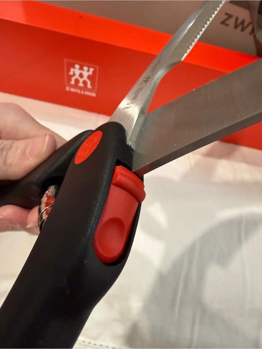 ZWILLING J.A. Henckels Poultry Shears in Black and Red Lockable